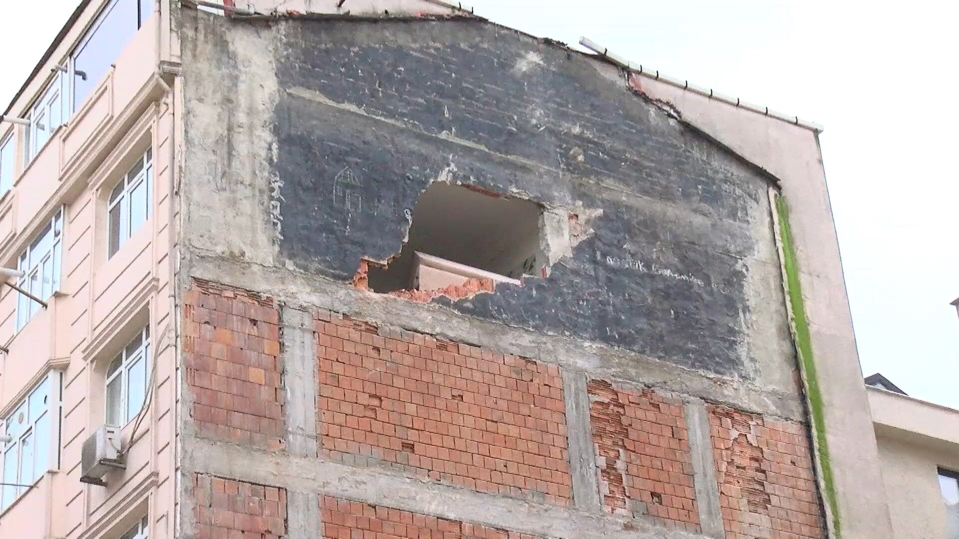 I S T A N B U L G U N G O R E N’ D E Y I K I M S I R A S I N D A H A 1232413 366536